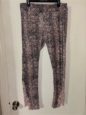 Vocal apparel Pink Snake-Print Leggings with Lace Hem Detail